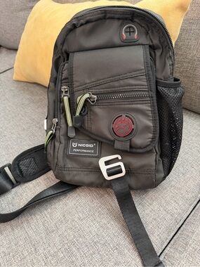 Nicgid Performance Men’s (Unisex) Black Sling Shoulder Bag many pockets GUC